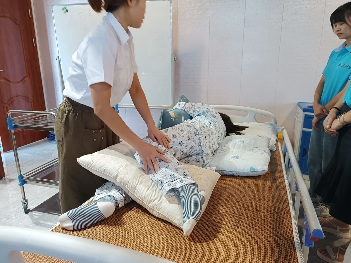 学习广东省佛山顺德区高级养老护理员技巧培训，不要错过这些培训基地