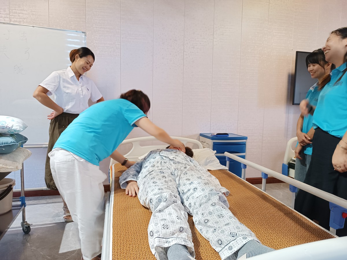学习广东省居家初级养老护理员职业培训，不要错过这些培训中心