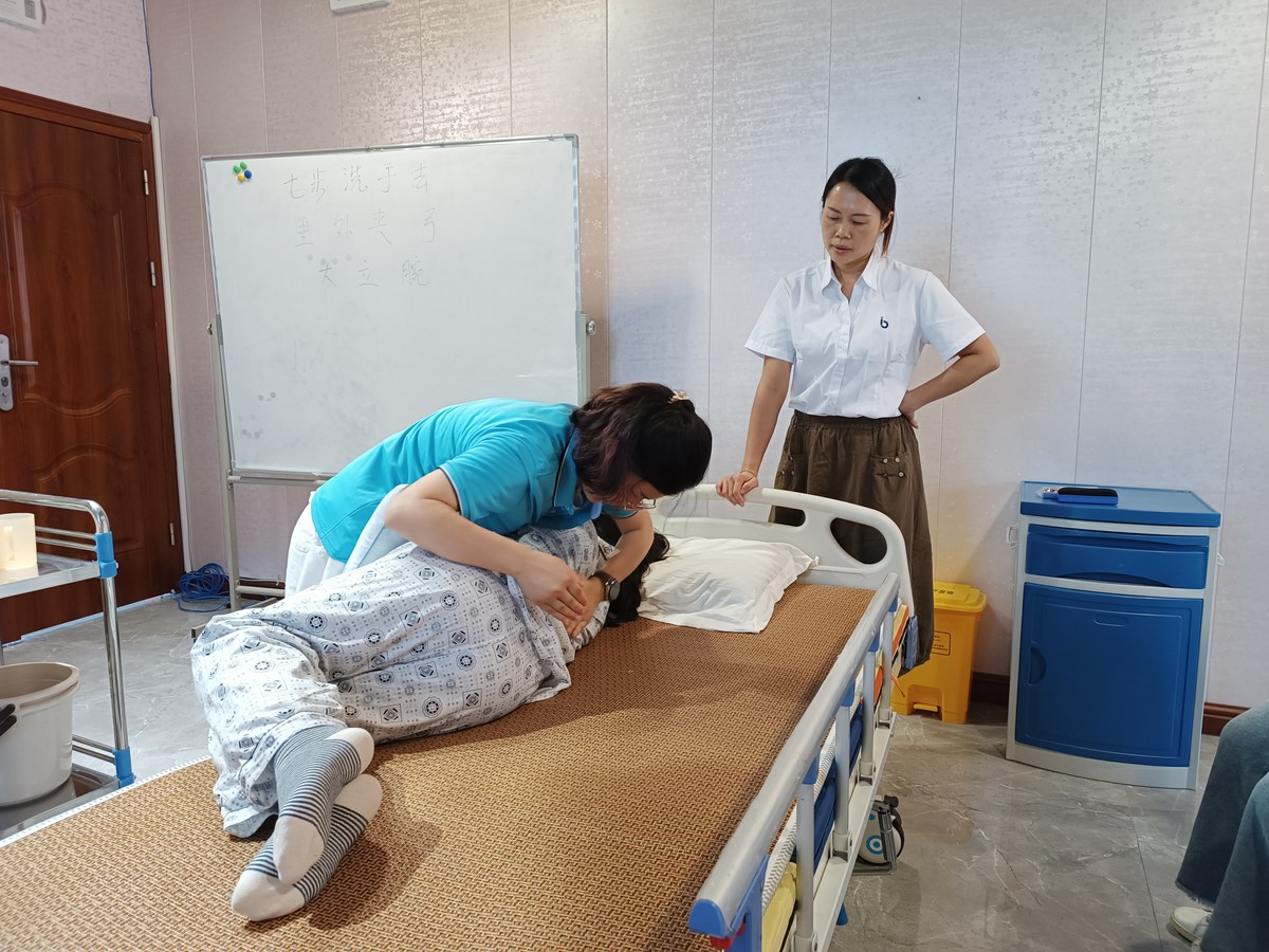 深度剖析佛山市养老护理员培训资深学校的特色与优势